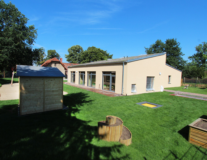 Kita Siethen Haus mit Spielwiese